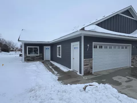917 Golf Course Rd NW, Hutchinson, MN 55350