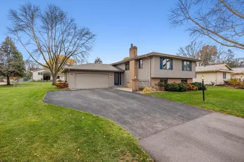 7417 Wyndham Way, Woodbury, MN 55125