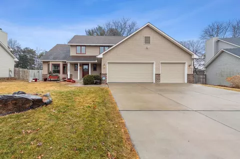 1307 Saddlebrook Ln, Woodbury, MN 55125