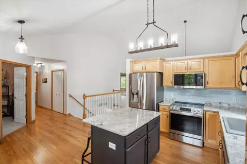6652 Chadwick Dr, Savage, MN 55378