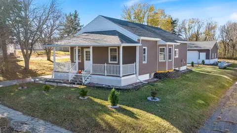 108 3rd St, Russell, MN 56169