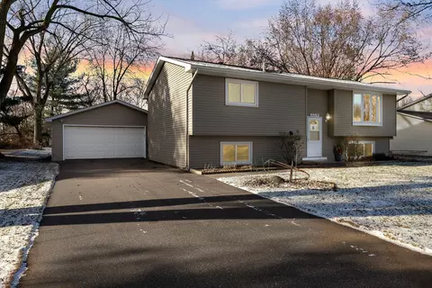 5319 Anderlie Ln, White Bear Township, MN 55110
