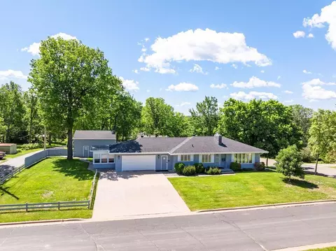 602 NE 7th St, Grand Rapids, MN 55744