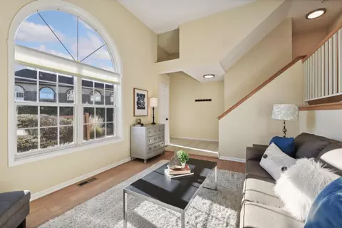 6540 Regency Ln, Eden Prairie, MN 55344