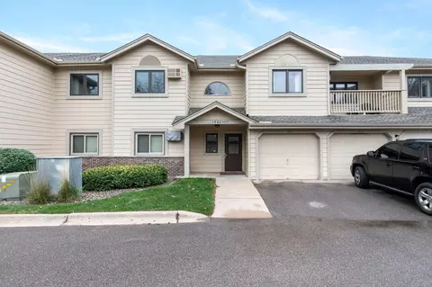 1560 Wheelock Ln #205, Saint Paul, MN 55117