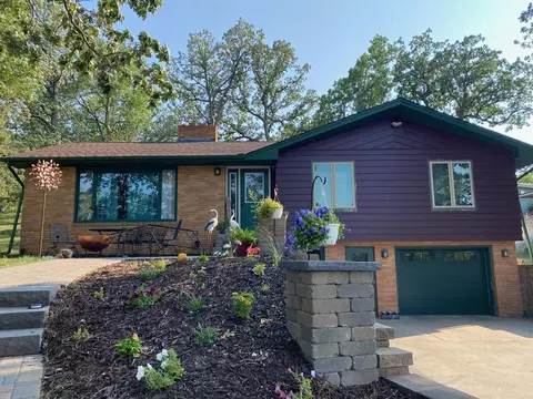 15 2nd Ave SW, New London, MN 56273