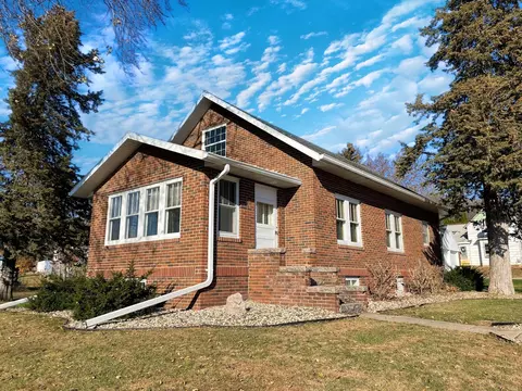 111 N Walnut Dr, Morton, MN 56270