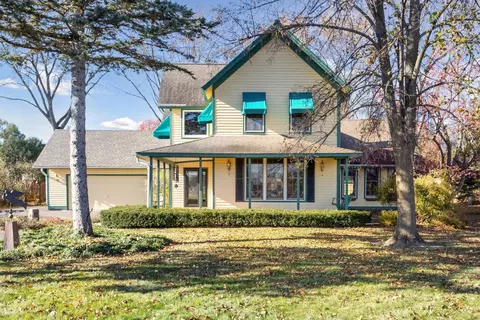4993 Bald Eagle Ave, White Bear Lake, MN 55110