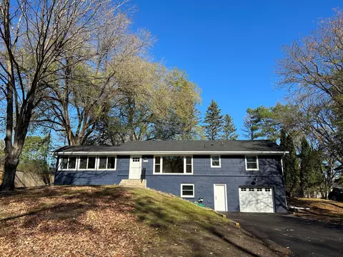 15816 N Eden Dr, Eden Prairie, MN 55346