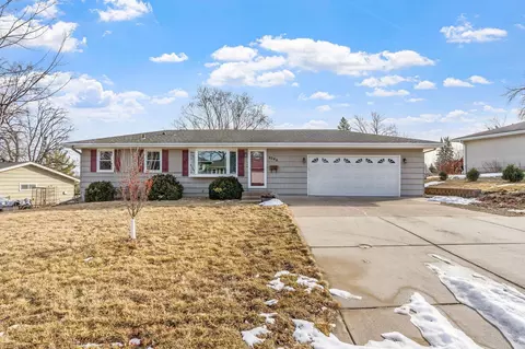 3724 Jordan Ave N, New Hope, MN 55427