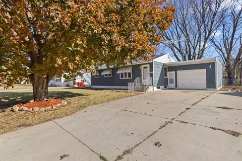 204 6th Ave NW, Kasson, MN 55944