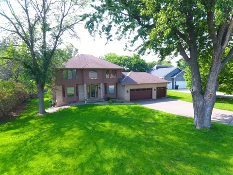 7343 Willow Ln, Minneapolis, MN 55444