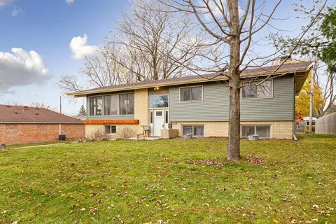 1011 Rolling Green Dr, Owatonna, MN 55060