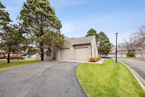 1637 Rose Hill Cir, Lauderdale, MN 55108