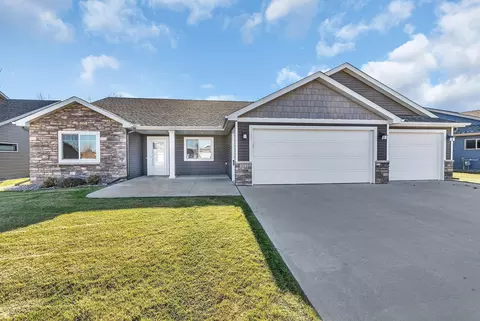 1612 Hurst Castle Rd, Saint Cloud, MN 56303