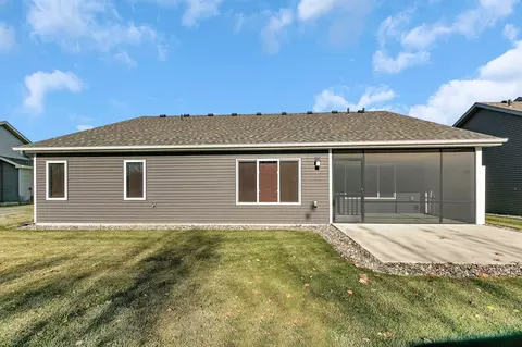 1612 Hurst Castle Rd, Saint Cloud, MN 56303 photo 2