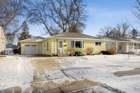 1412 15th St S, Moorhead, MN 56560