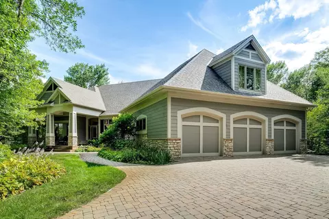 21080 Ridgewood Trl, Lakeville, MN 55044
