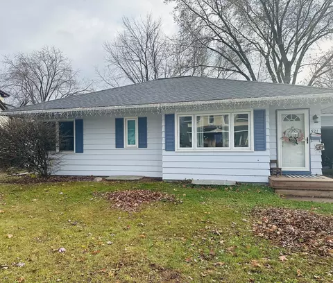 521 W Spruce St, Chippewa Falls, WI 54729