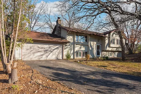 11415 W River Hills Dr, Burnsville, MN 55337