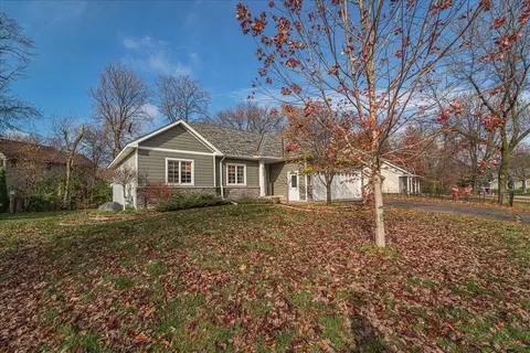 8342 Narcissus St, Victoria, MN 55386