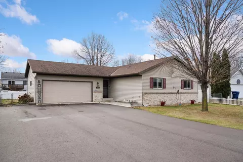5872 Rolling Ridge Rd, Saint Cloud, MN 56303