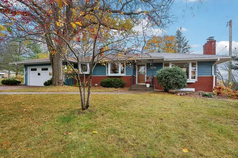 1836 Gramsie Rd, Arden Hills, MN 55112