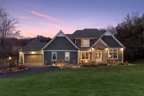 312 Saint Annes Pkwy, Hudson, WI 54016