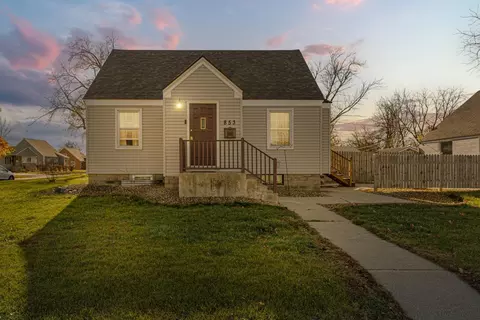 853 9th St SW, Faribault, MN 55021