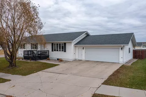 1520 St Marys Dr, Crookston, MN 56716
