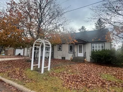 516 7th St, Newport, MN 55055
