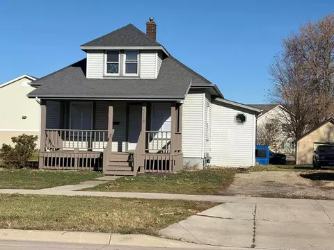 816 W Elm Ave, Waseca, MN 56093