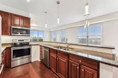 3110 N Chestnut St #307, Chaska, MN 55318