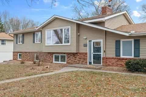 1901 Leann Dr, Woodbury, MN 55125