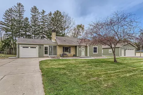 2876 Hamlet Ave N, Oakdale, MN 55128