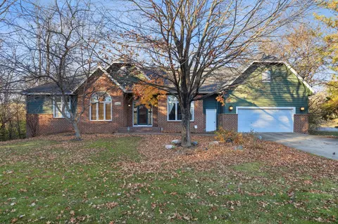13605 Duluth Dr, Apple Valley, MN 55124