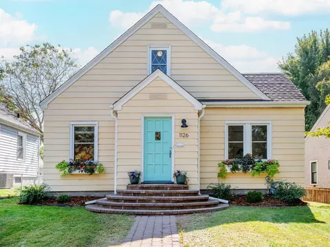1126 Edgcumbe Rd, Saint Paul, MN 55105