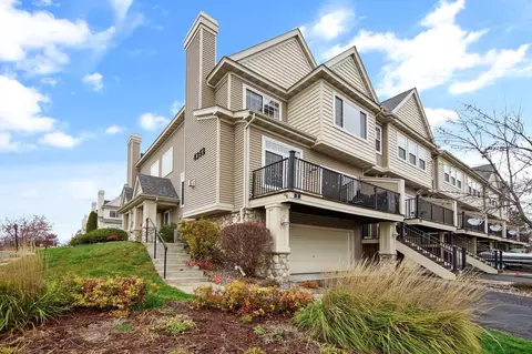 4352 Victor Path #1, Hugo, MN 55038