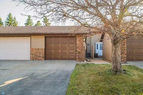 651 Beech Ln, Moorhead, MN 56560