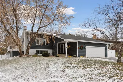 14382 Golf View Dr, Eden Prairie, MN 55346