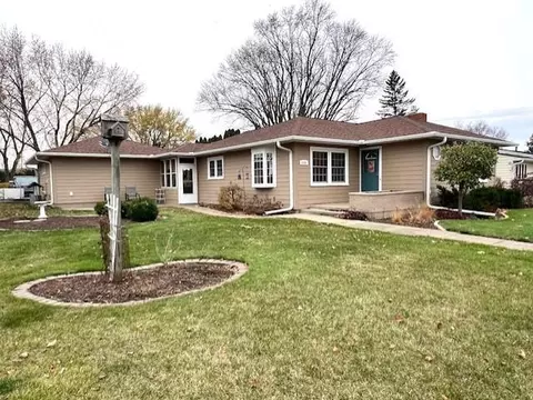 1405 N High St, Lake City, MN 55041