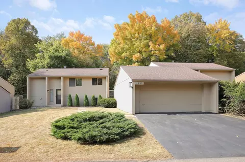 1835 Black Oaks Ln N, Plymouth, MN 55447
