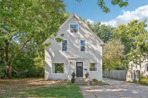 1263 Edgerton St, Saint Paul, MN 55130