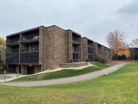 35 Nathan Ln N #121, Plymouth, MN 55441