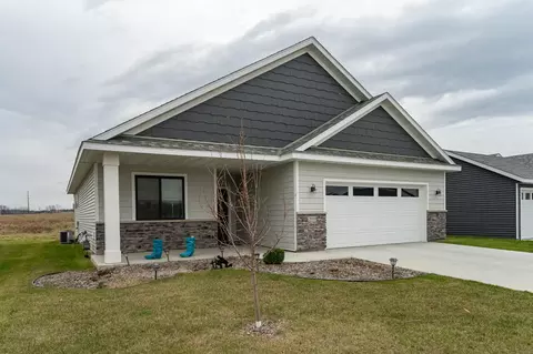 2019 Douglas Trail Dr SE, Pine Island, MN 55963