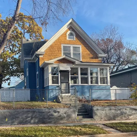 271 Robie St E, Saint Paul, MN 55107