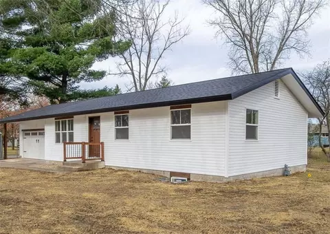 421 21st Ave W, Menomonie, WI 54751