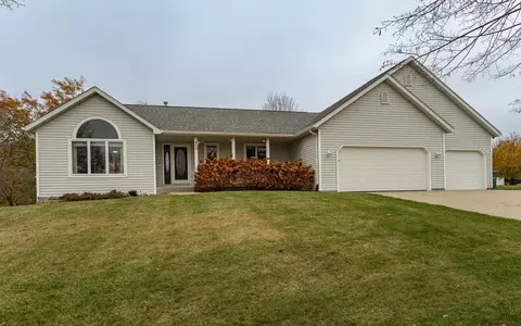 819 Scenario Ln SW, Rochester, MN 55902