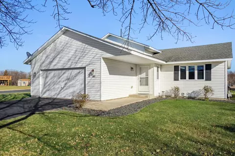801 Heritage Trl, Belle Plaine, MN 56011