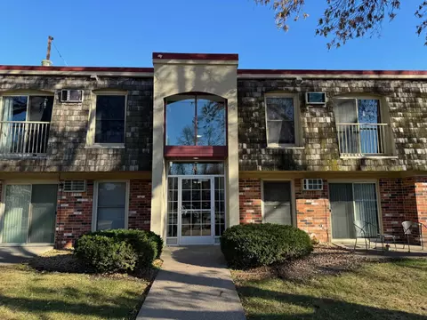 907 11th Ave S #2, Hopkins, MN 55343